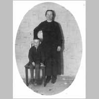 077-0010 Erich Blaetke und seine Mutter Bertha Blaetke in Plompen 1936.jpg